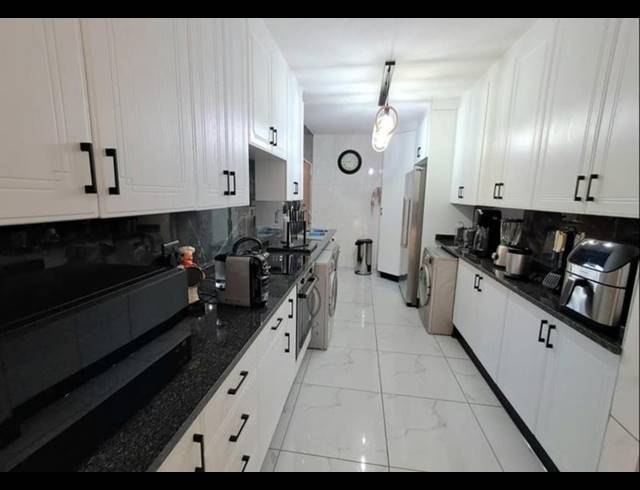 3 BEDROOM TOWNHOUSE FOR SALE IN BRACKENHURST